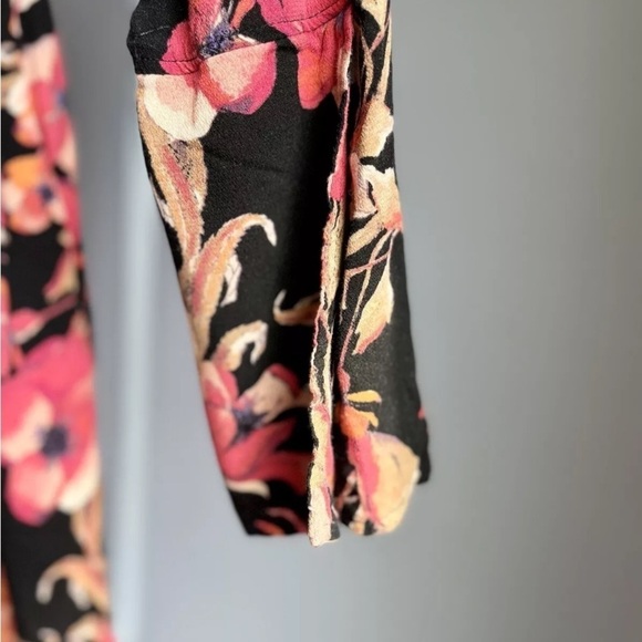 Free People Sz 2 Mini Dress Tegan Floral Swing Bell Sleeve Black Combo EUC - Picture 14 of 16